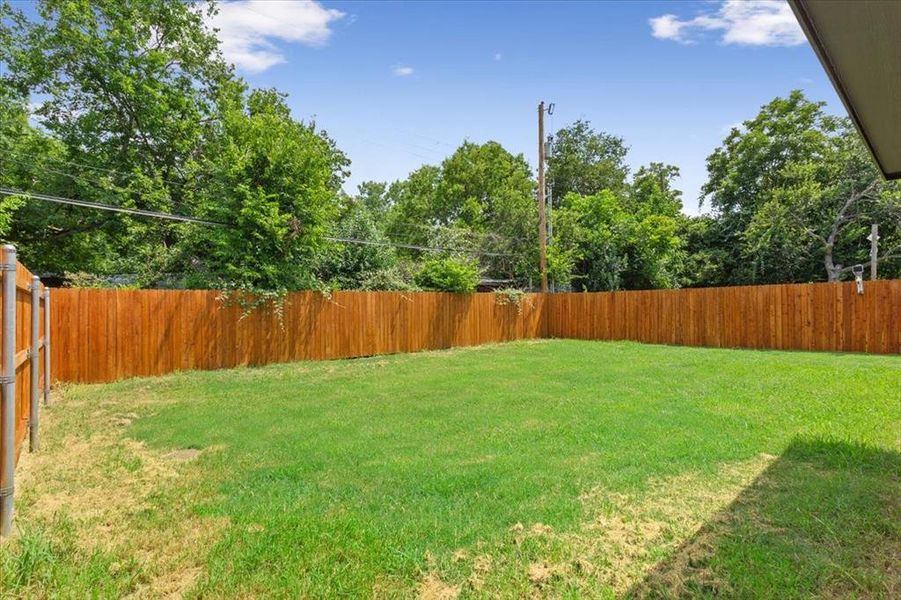 Exterior details and patio area of a home in , Waco (Image 21).
