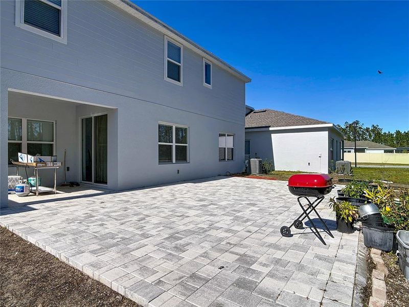 Exterior details and patio area of a home in , Daytona Beach (Image 3).