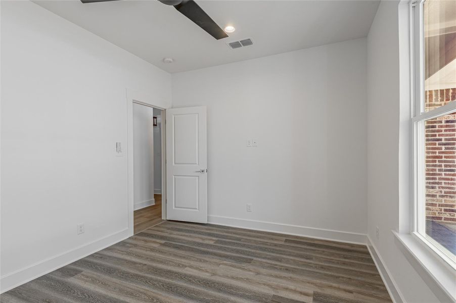 Spacious, unfurnished interior of a new home in , Nacogdoches (Image 36).