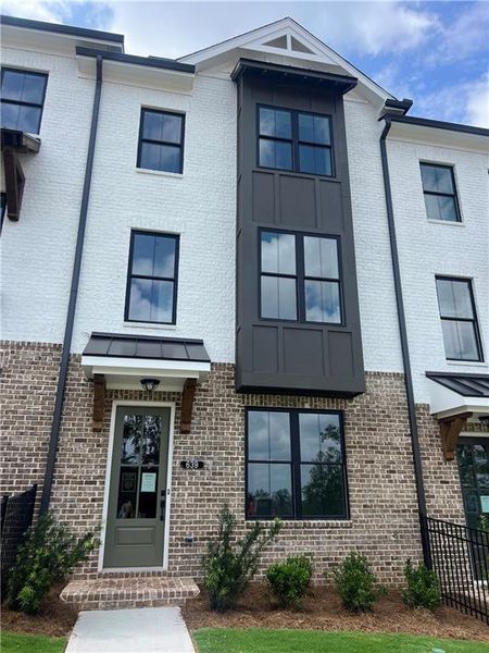 Exterior details and patio area of a home in Palisades Townhomes, Cumming (Image 26).