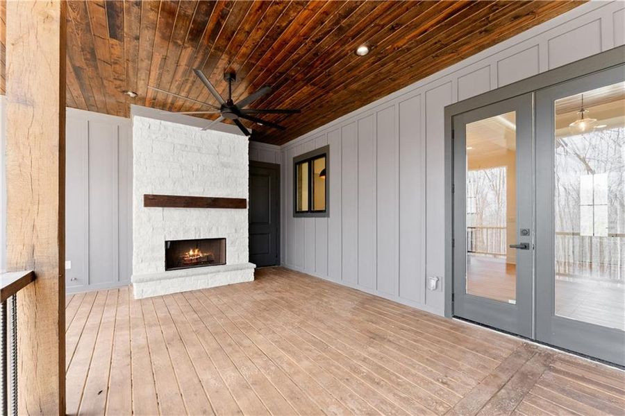 Exterior details and patio area of a home in , Gainesville (Image 30).