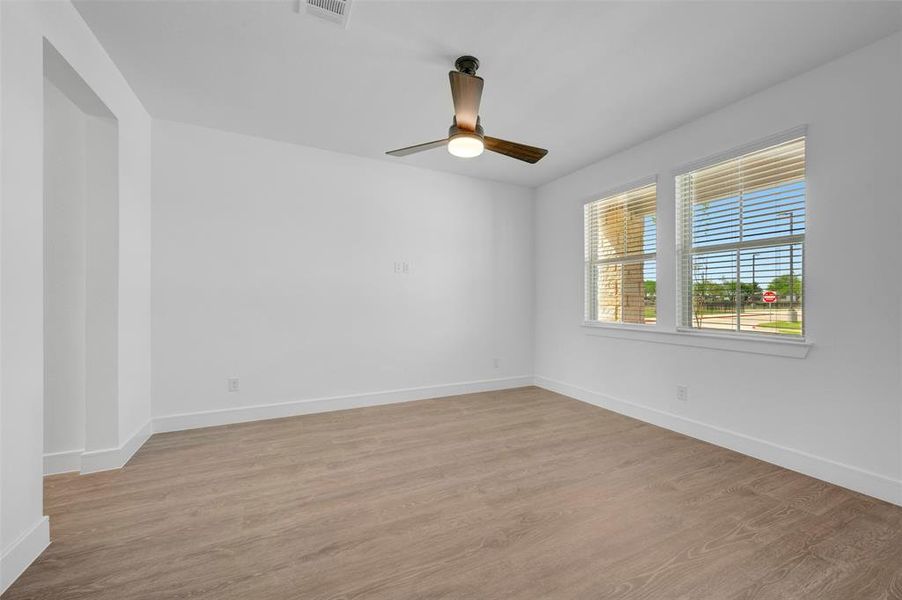 Spacious, unfurnished interior of a new home in Timberbrook, Justin (Image 18).