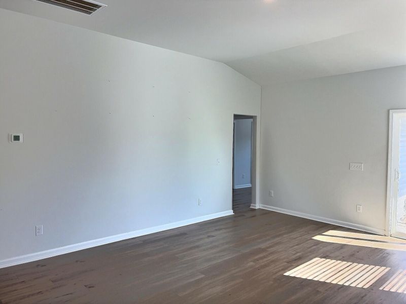 Spacious, unfurnished interior of a new home in Six Oaks, Summerville (Image 11).
