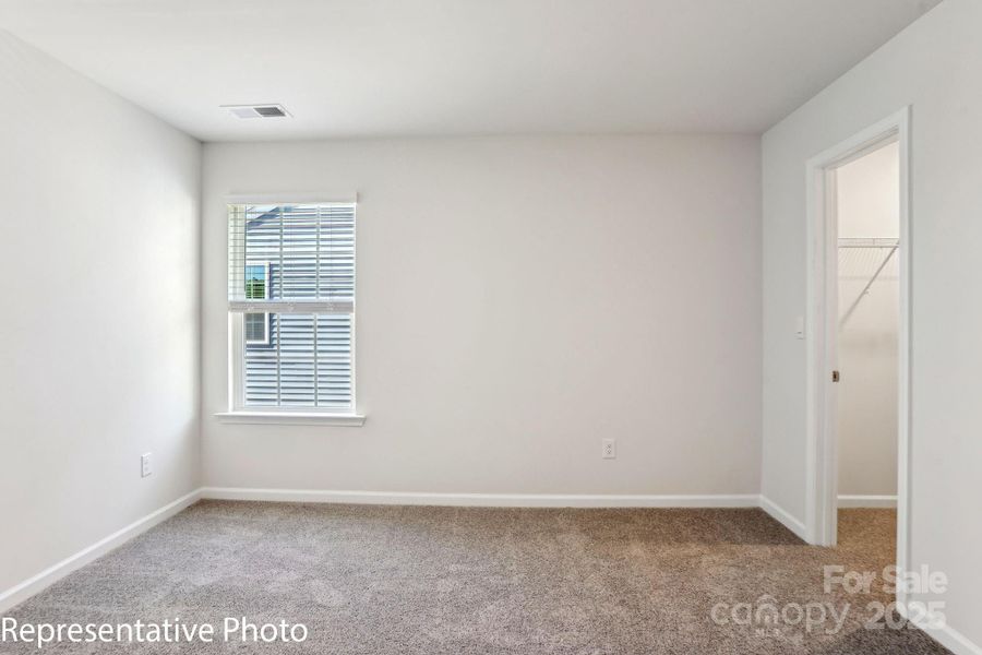 Spacious, unfurnished interior of a new home in Sonoma Hills, Charlotte (Image 24).