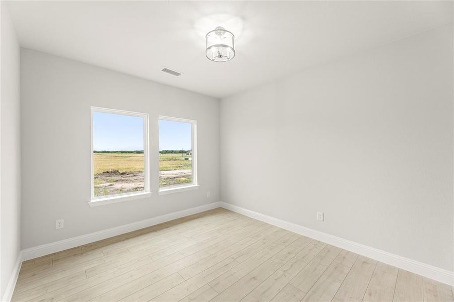 Spacious, unfurnished interior of a new home in Creekside, Royse City (Image 27).