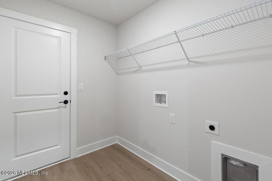 Spacious, unfurnished interior of a new home in , Middleburg (Image 22).