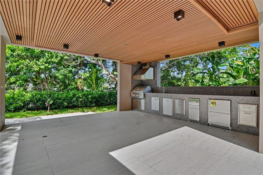 Outdoor Kitchen