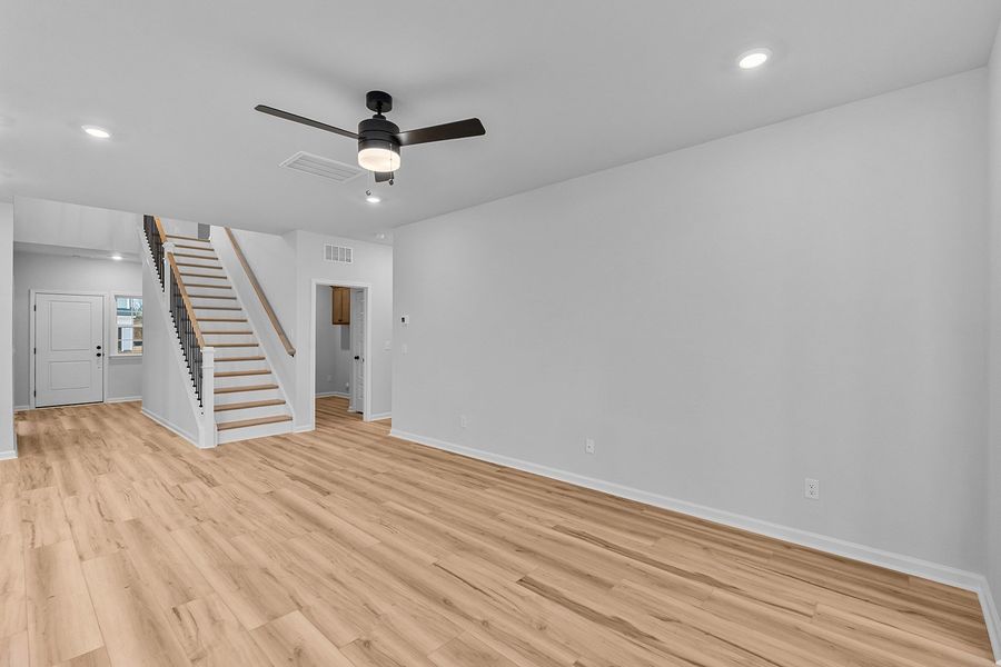 Spacious, unfurnished interior of a new home in Fieldstone, Lexington (Image 29).