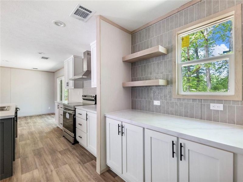 Furnished interior view inside a new home in , Gainesville (Image 7).