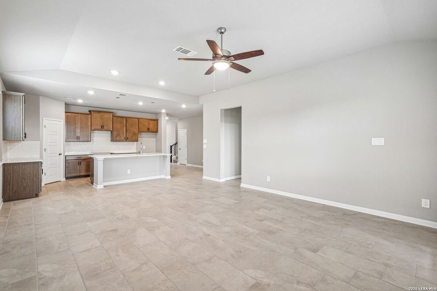 Spacious, unfurnished interior of a new home in Thomas Pond, San Antonio (Image 45). Spacious, unfurnished interior of a new home in Thomas Pond, San Antonio (Image 45).