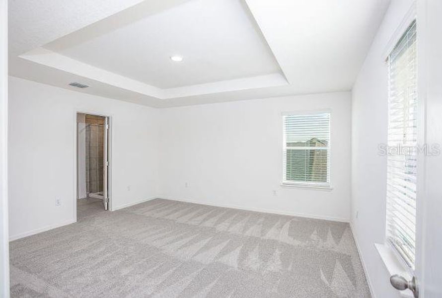 Spacious, unfurnished interior of a new home in Oakhaven Walk, Gainesville (Image 14).