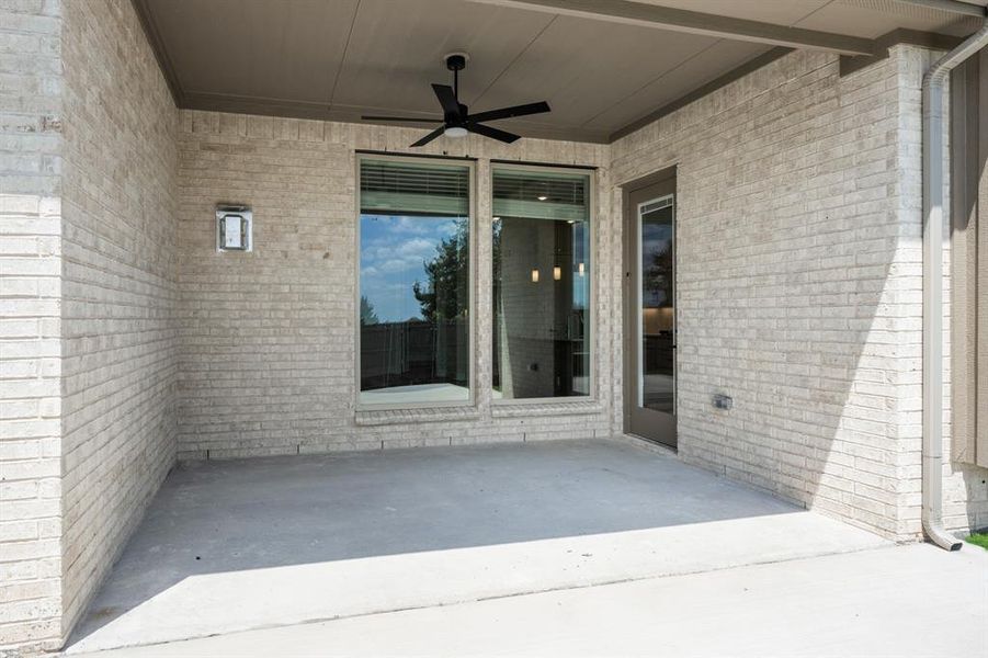 Exterior details and patio area of a home in Mockingbird Heights, Midlothian (Image 4).