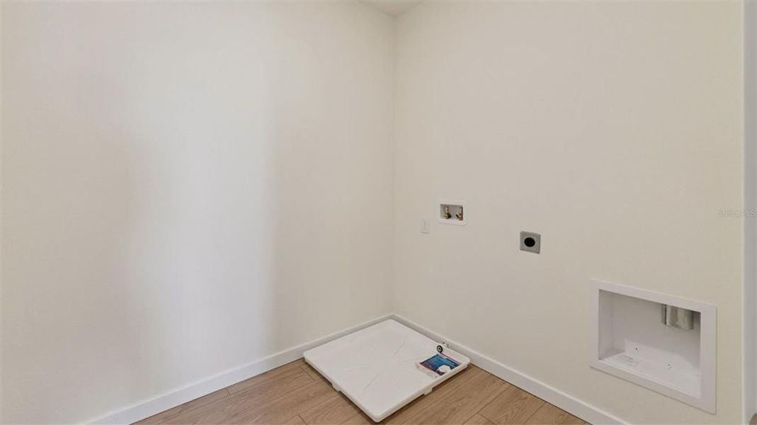 Spacious, unfurnished interior of a new home in , Kissimmee (Image 19).