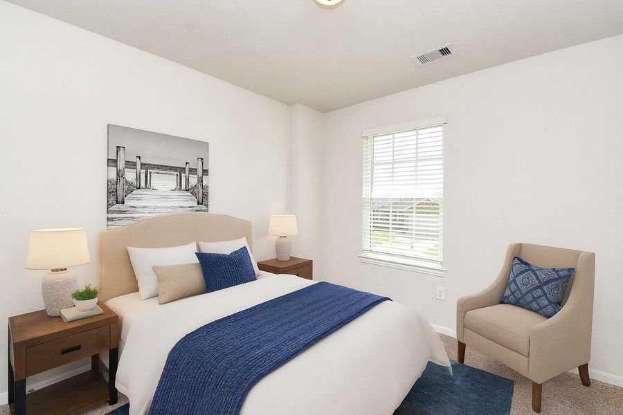 Inviting second bedroom with clean, like-new carpeting. (Virtually staged by A.I.) Inviting second bedroom with clean, like-new carpeting. (Virtually staged by A.I.)