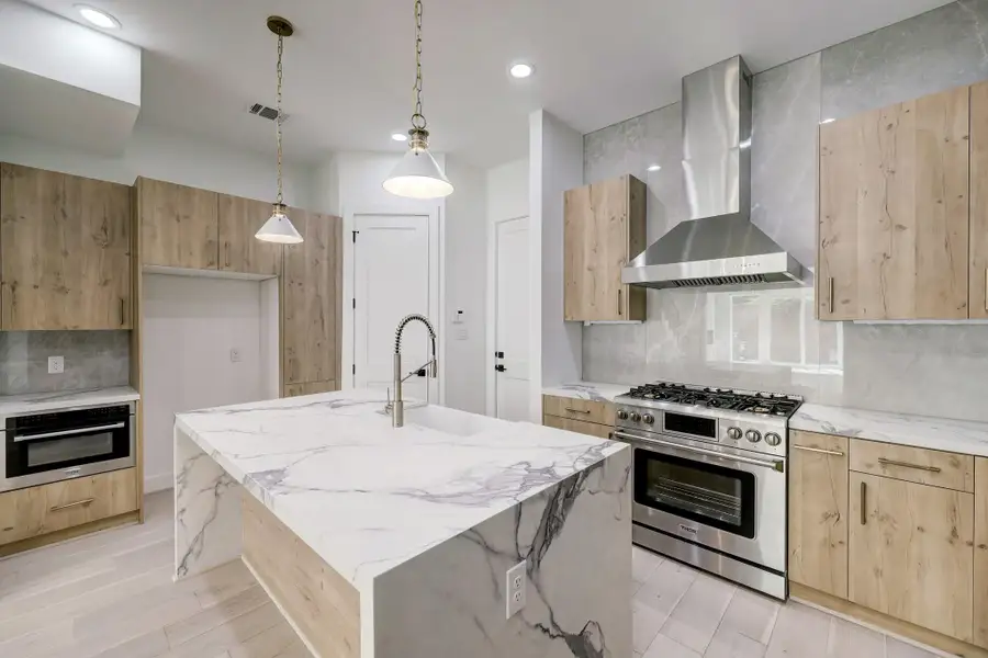 Image 6 of a home in . Image 6 of a home in .