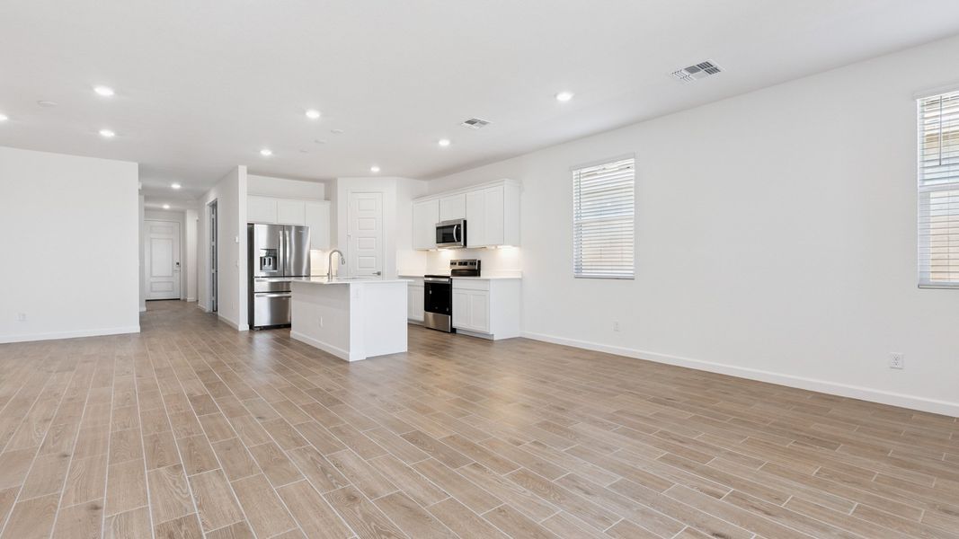 Spacious, unfurnished interior of a new home in Zanjero Pass, Waddell (Image 16).