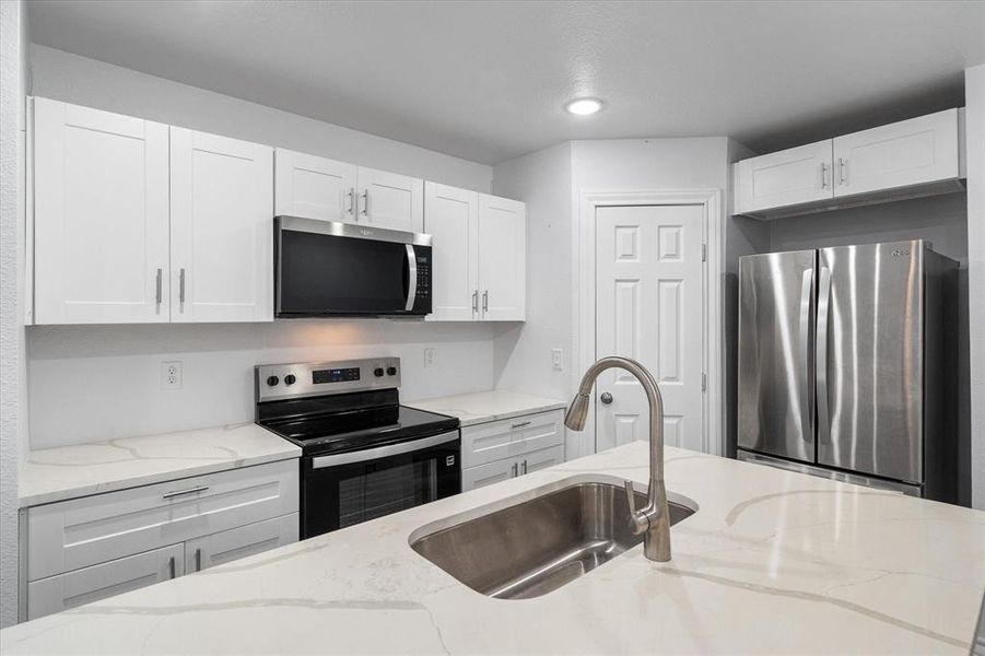 Furnished interior view inside a new home in , Corsicana (Image 4).