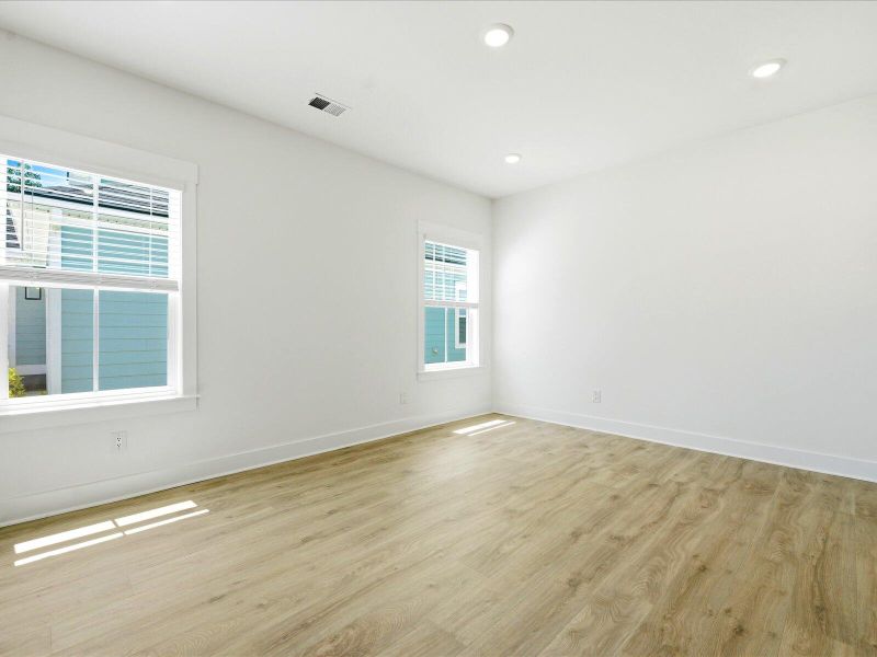 Spacious, unfurnished interior of a new home in , Summerville (Image 36).