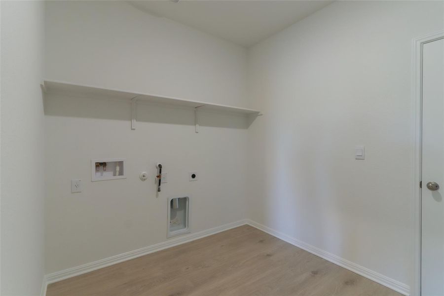 Spacious, unfurnished interior of a new home in Bar W Ranch, Leander (Image 21). Spacious, unfurnished interior of a new home in Bar W Ranch, Leander (Image 21).