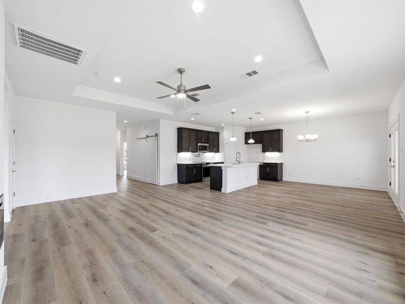 Spacious, unfurnished interior of a new home in , Grand Prairie (Image 13).