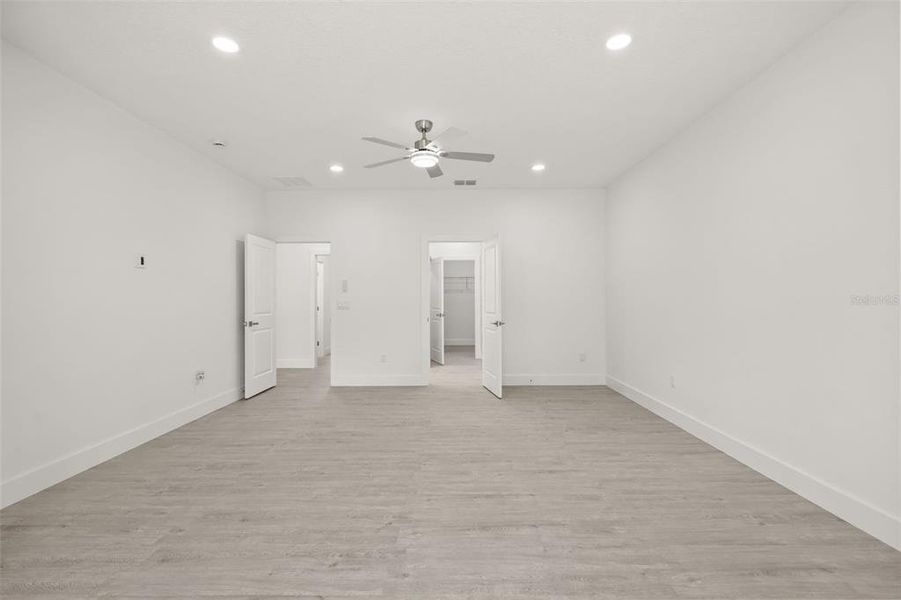 Spacious, unfurnished interior of a new home in , Palm Bay (Image 19).