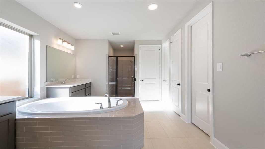 Furnished interior view inside a new home in Terraces 72', Rockwall (Image 13).