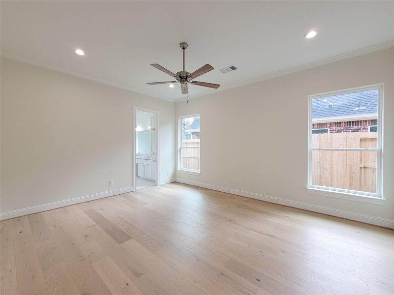 Spacious, unfurnished interior of a new home in , Conroe (Image 38).