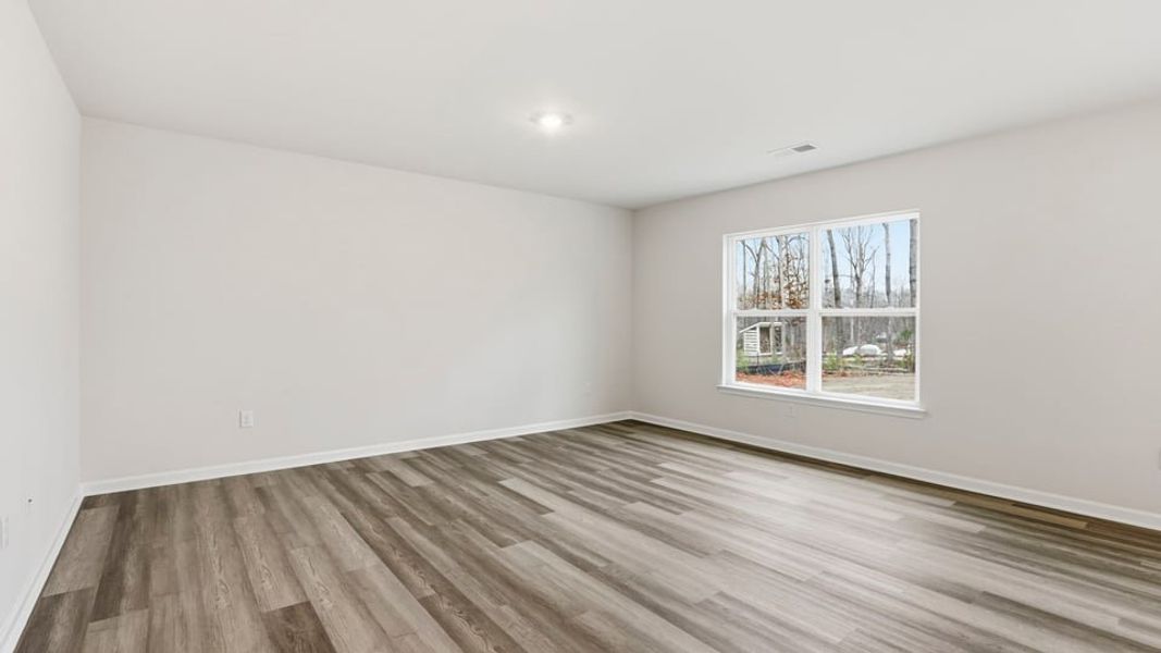 Spacious, unfurnished interior of a new home in Bentley Park, Greenwood (Image 21).