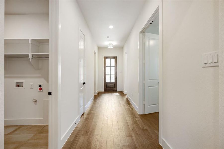 Spacious, unfurnished interior of a new home in Wildridge, Oak Point (Image 16).