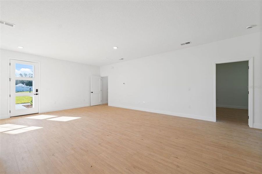 Spacious, unfurnished interior of a new home in , Ocala (Image 13).