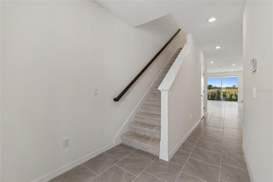 Spacious, unfurnished interior of a new home in , Apollo Beach (Image 9).