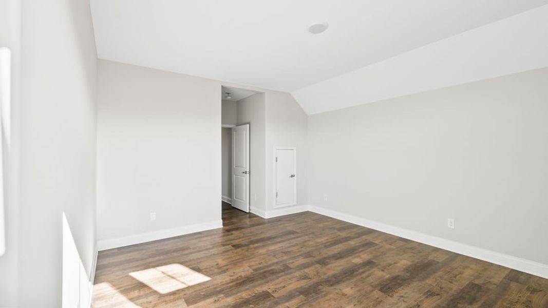 Representative unfurnished interior of a home built from the Crestone by D.R. Horton in Blue Ridge Trail, Fountain Inn (Image 27).