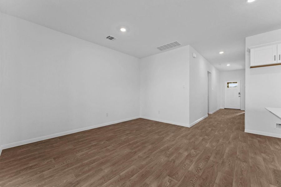 Spacious, unfurnished interior of a new home in Paramount, Kyle (Image 18).