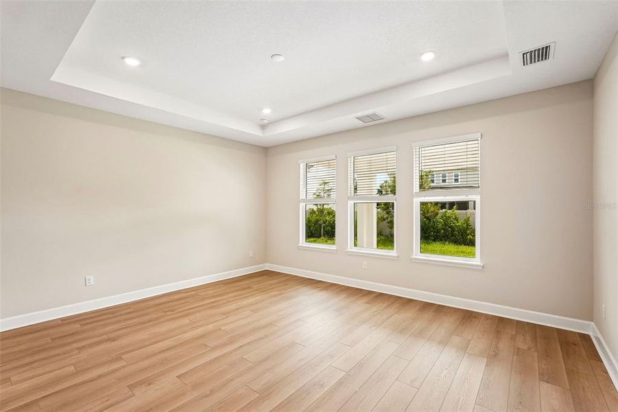 Spacious, unfurnished interior of a new home in Tiburon, Nokomis (Image 35).