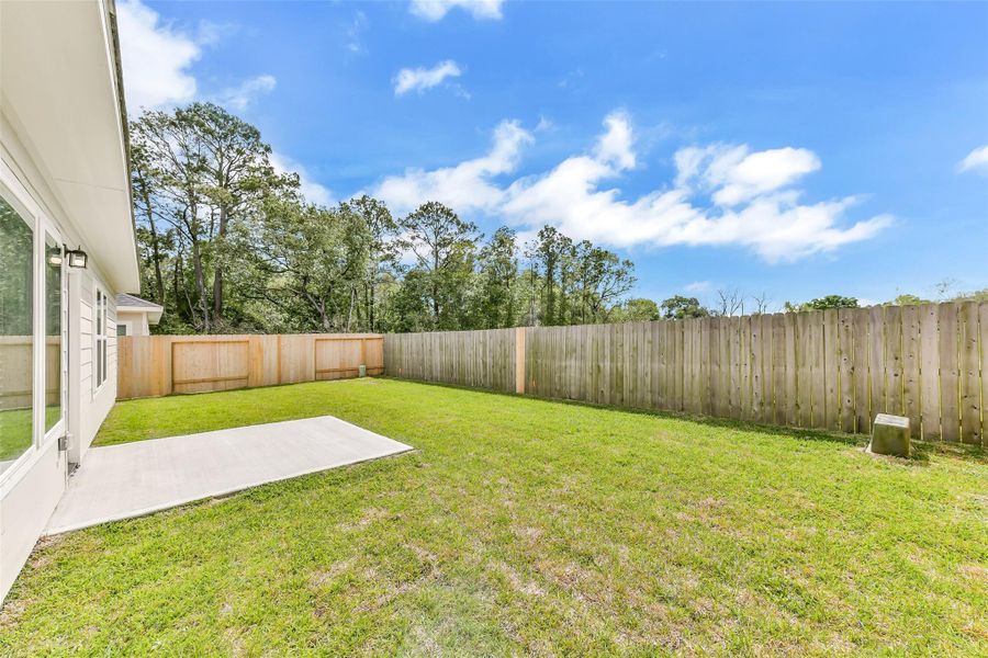 Exterior details and patio area of a home in King Oaks Village, Baytown (Image 4).