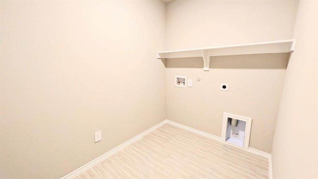 Spacious, unfurnished interior of a new home in Sunnycreek, Fort Worth (Image 12).