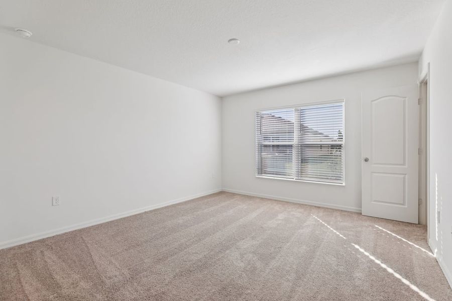 Spacious, unfurnished interior of a new home in Robins Run, Lake Wales (Image 20).