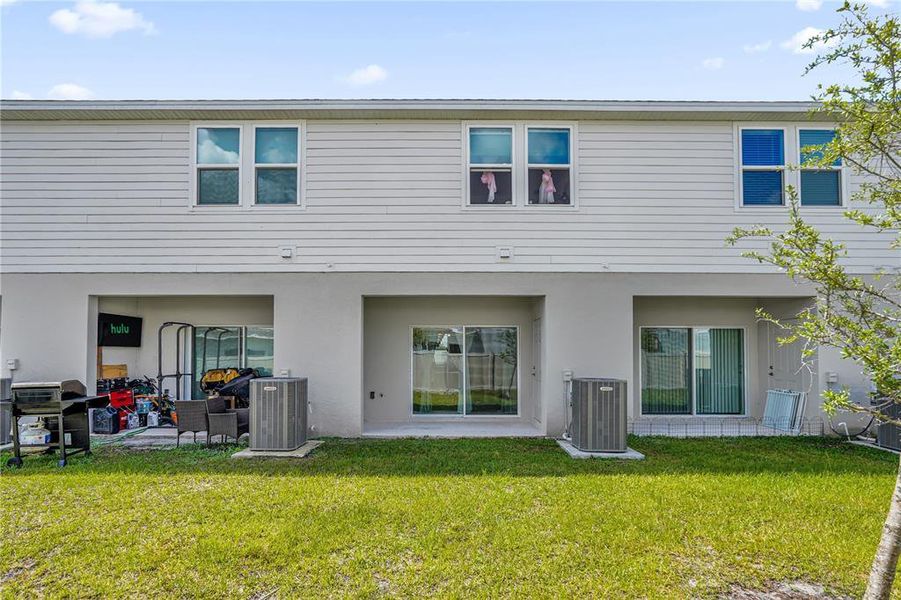 Exterior details and patio area of a home in , Kissimmee (Image 3).