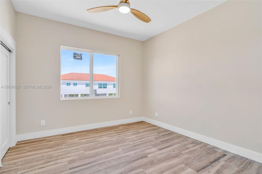 Spacious, unfurnished interior of a new home in , Big Pine Key (Image 40).