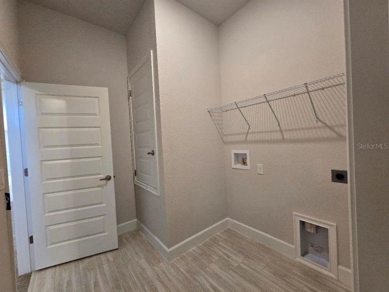 Spacious, unfurnished interior of a new home in Twisted Oaks, Beverly Hills (Image 10).