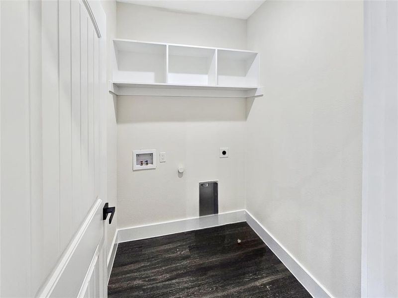 Spacious, unfurnished interior of a new home in , Malakoff (Image 15).