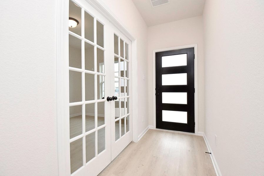 Spacious, unfurnished interior of a new home in Fulshear Lakes, Fulshear (Image 18).