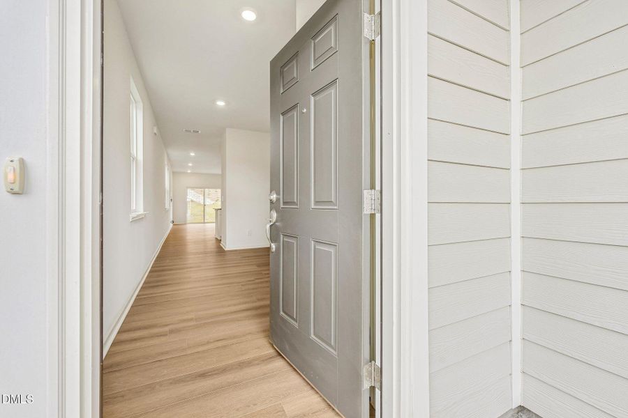 6-web-or-mls-Glen Lyon Dr-S2706-006