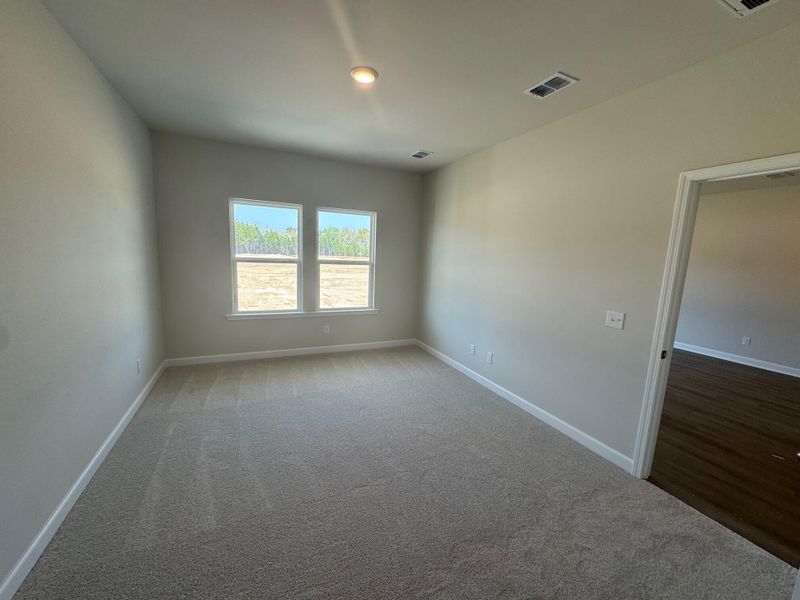 Spacious, unfurnished interior of a new home in , Ravenel (Image 12).