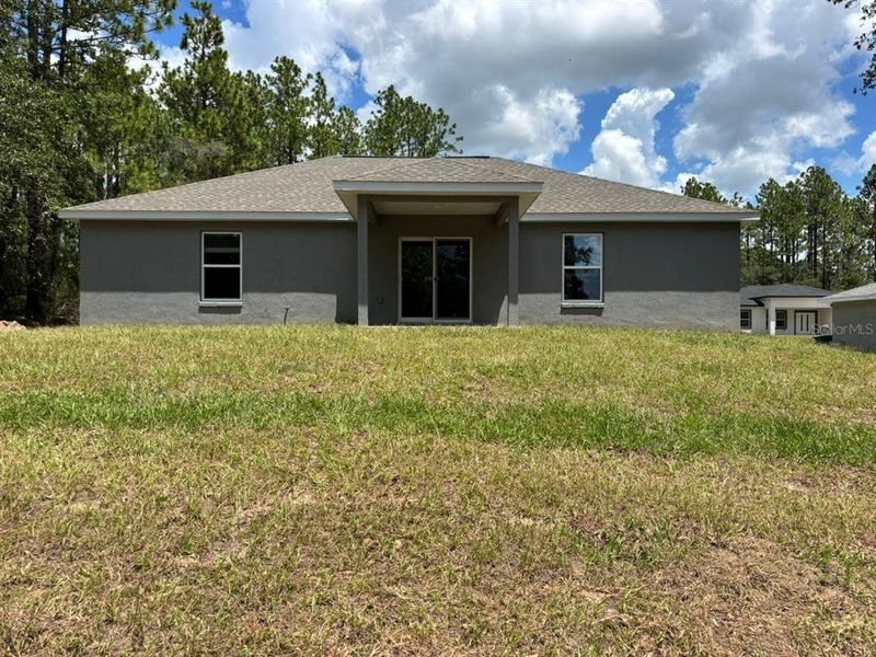 Exterior details and patio area of a home in , Dunnellon (Image 4).