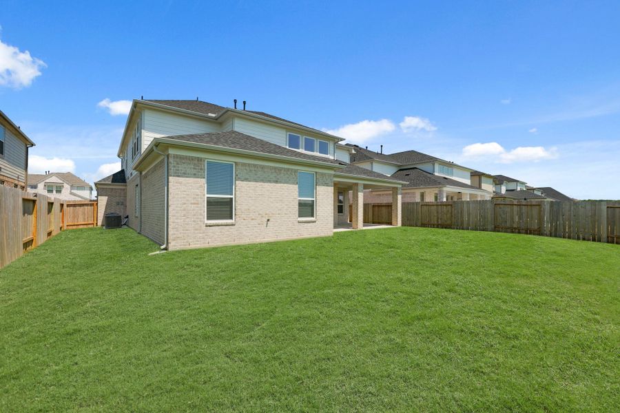 Exterior details and patio area of a home in Briarwood Crossing, Rosenberg (Image 4).