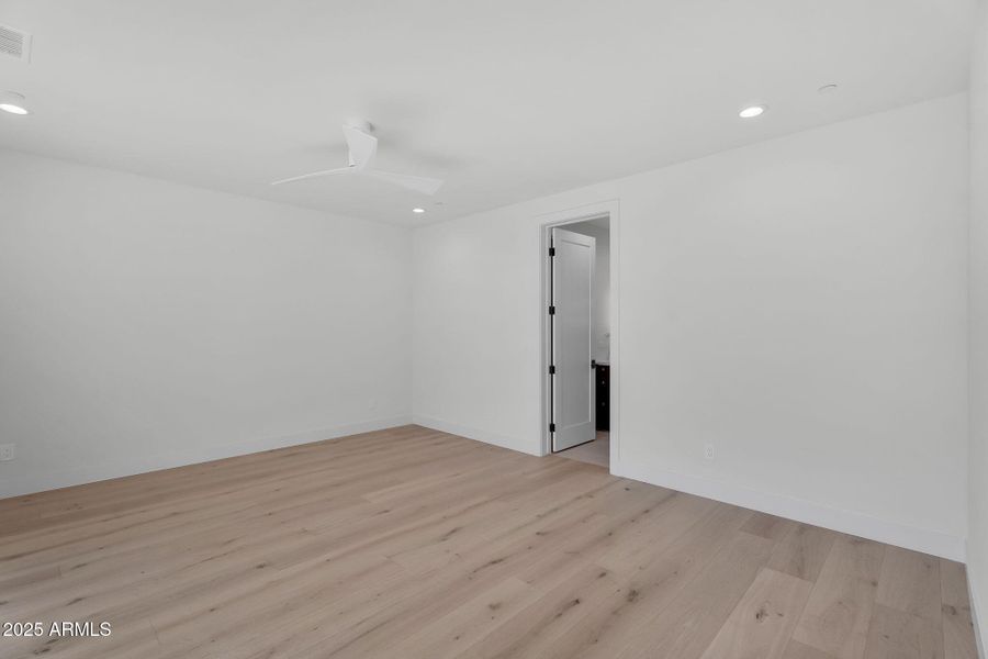 42-web-or-mls-North 39th-43