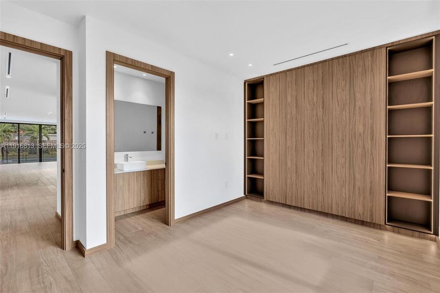 Spacious, unfurnished interior of a new home in , Miami (Image 52).