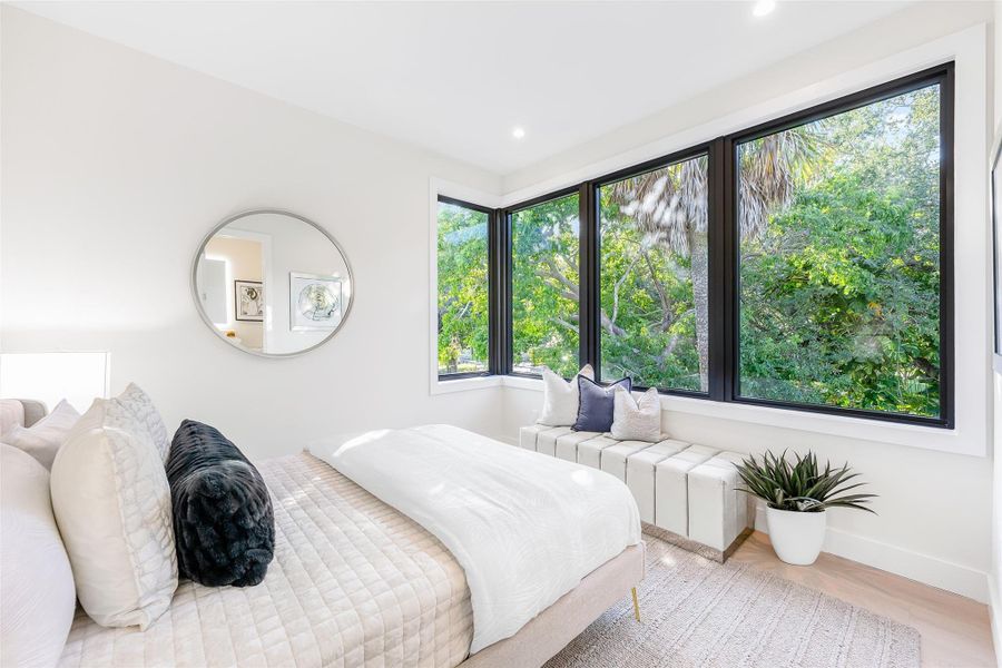 Furnished interior view inside a new home in , Fort Lauderdale (Image 7).
