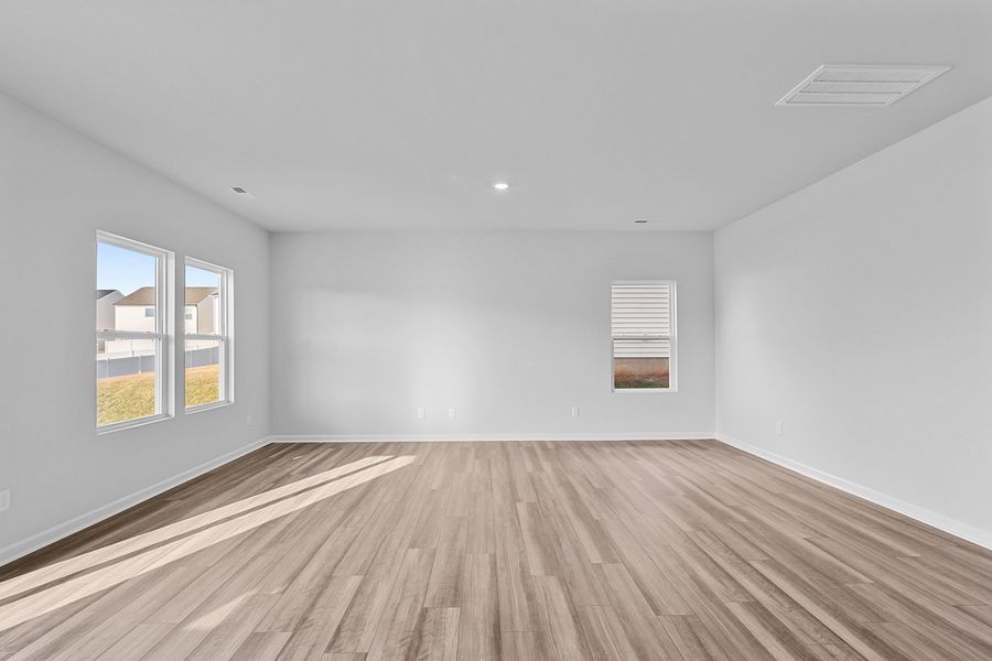 Spacious, unfurnished interior of a new home in Hanes Lake, Winston-Salem (Image 18).